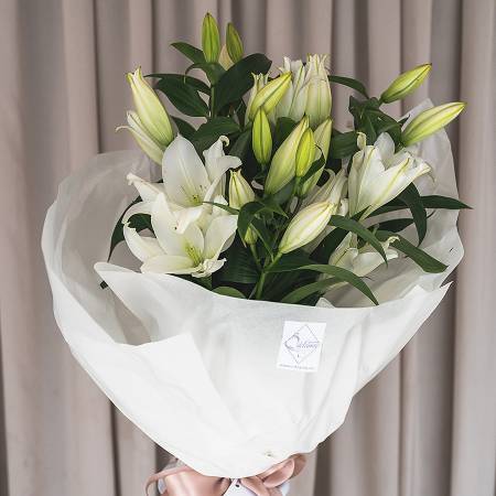 Buket bijelih ljiljana